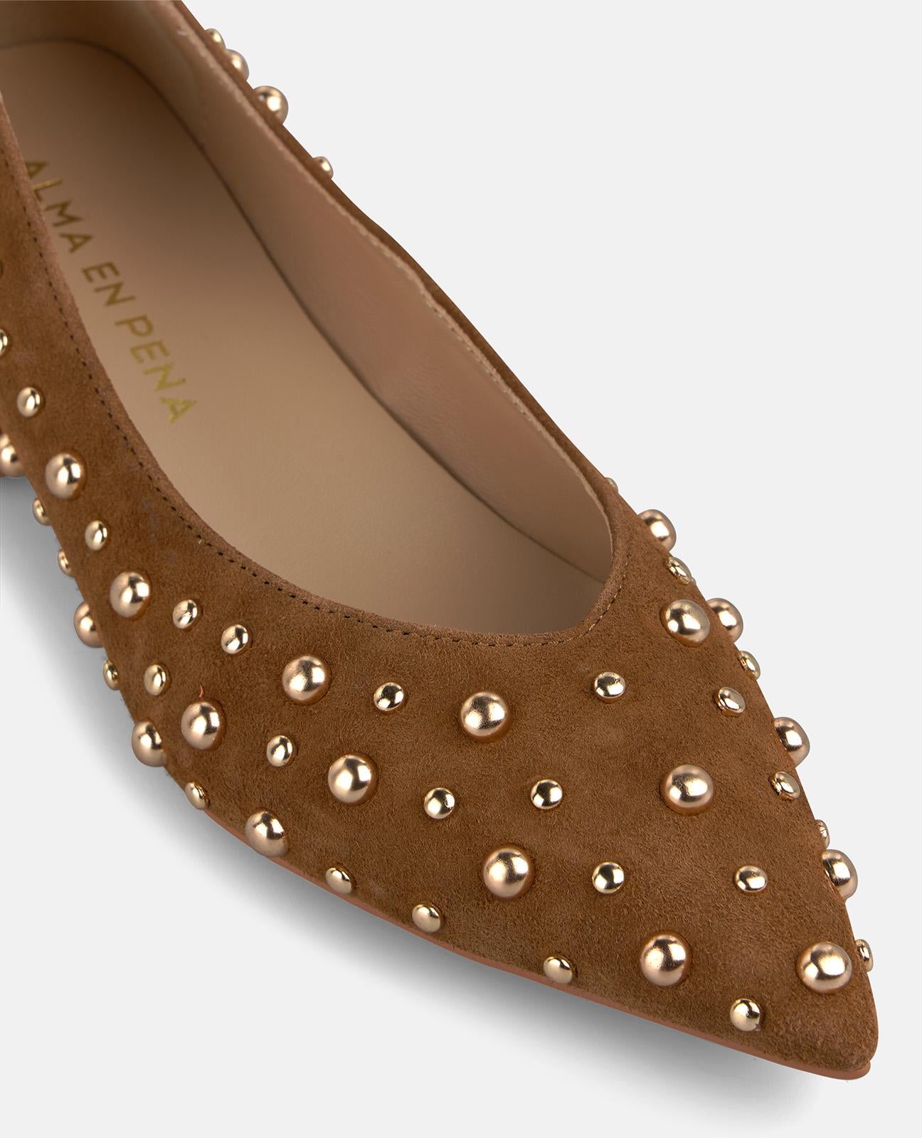 ZAPATO SALÓN ANTE CON TACHAS CIRCULARES