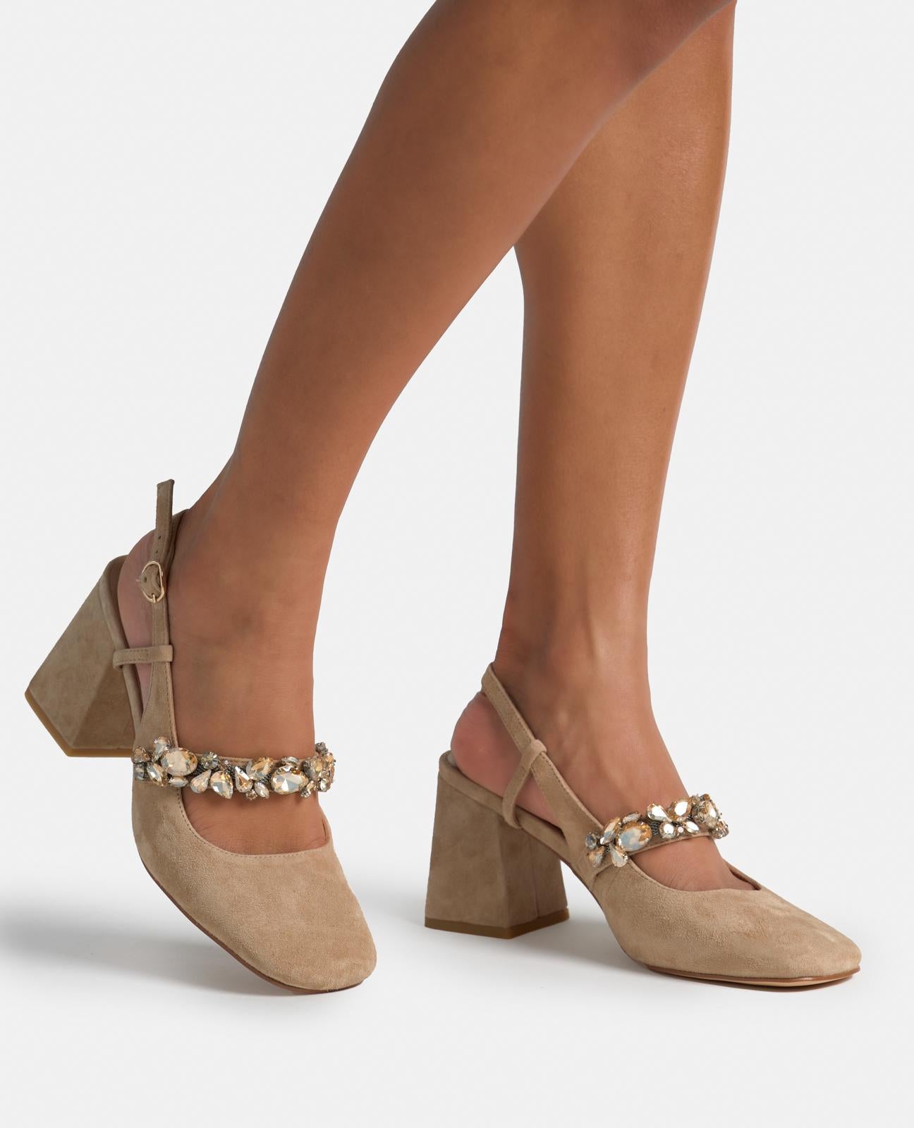 SAPATO DE SALTO ALTO COM PORMENOR DE STRASS