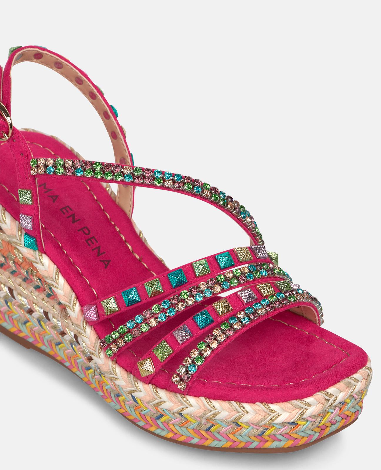 SANDALIA PLATAFORMA ESPARTO CON TRIPLE TIRA CON TACHAS