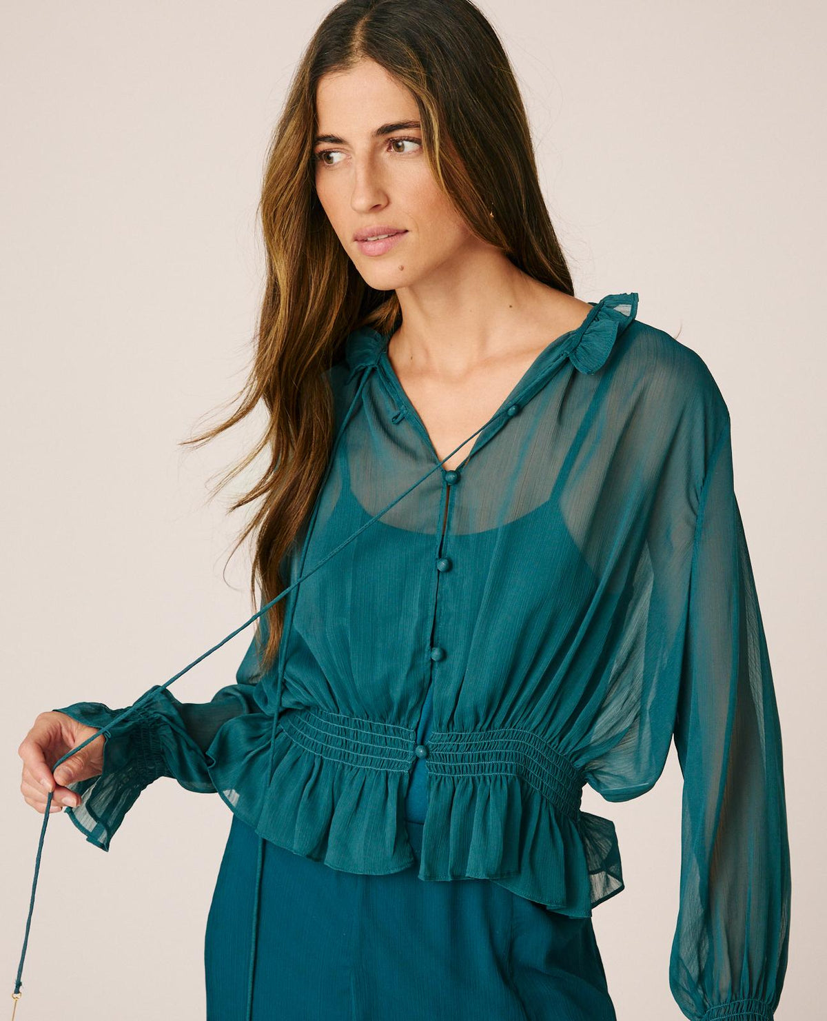 BLUSA SEMITRANSPARENTE VOLANTES