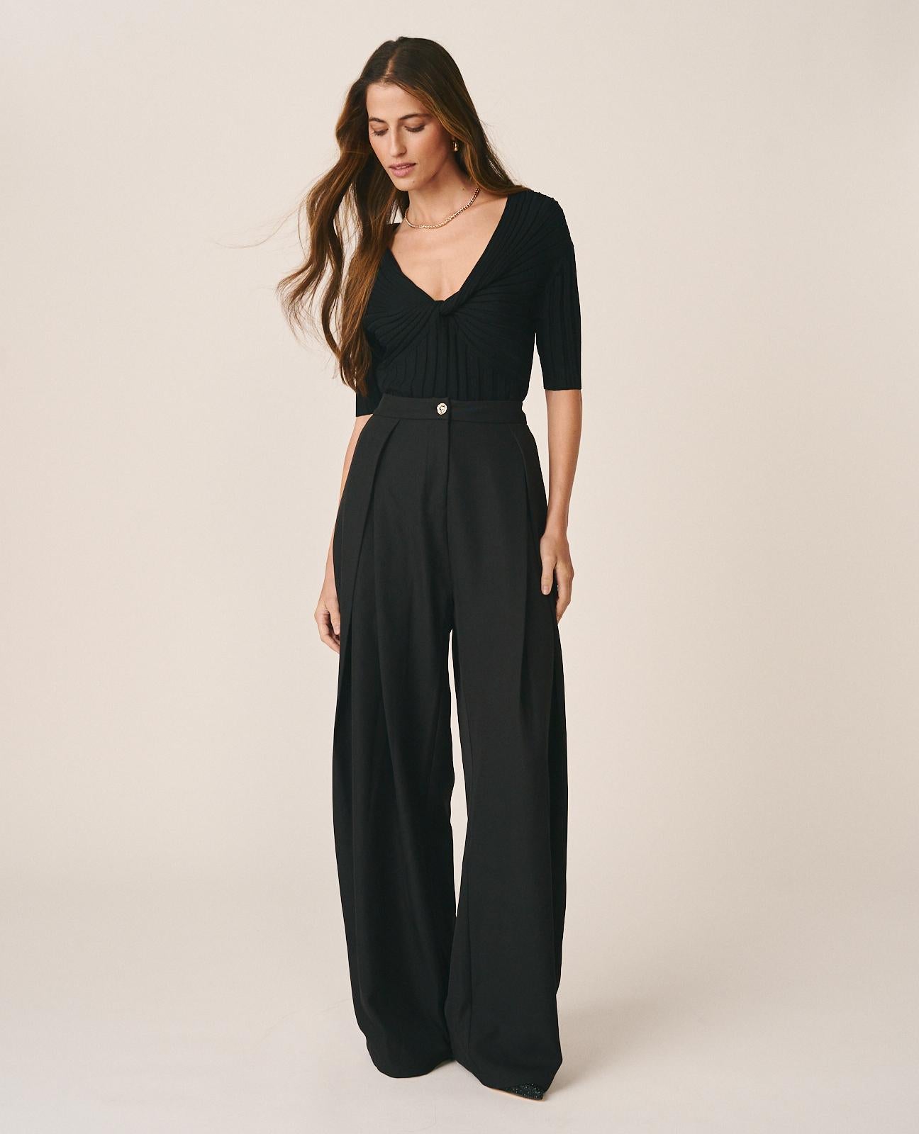 PANTALÓN SARGA CON PINZAS