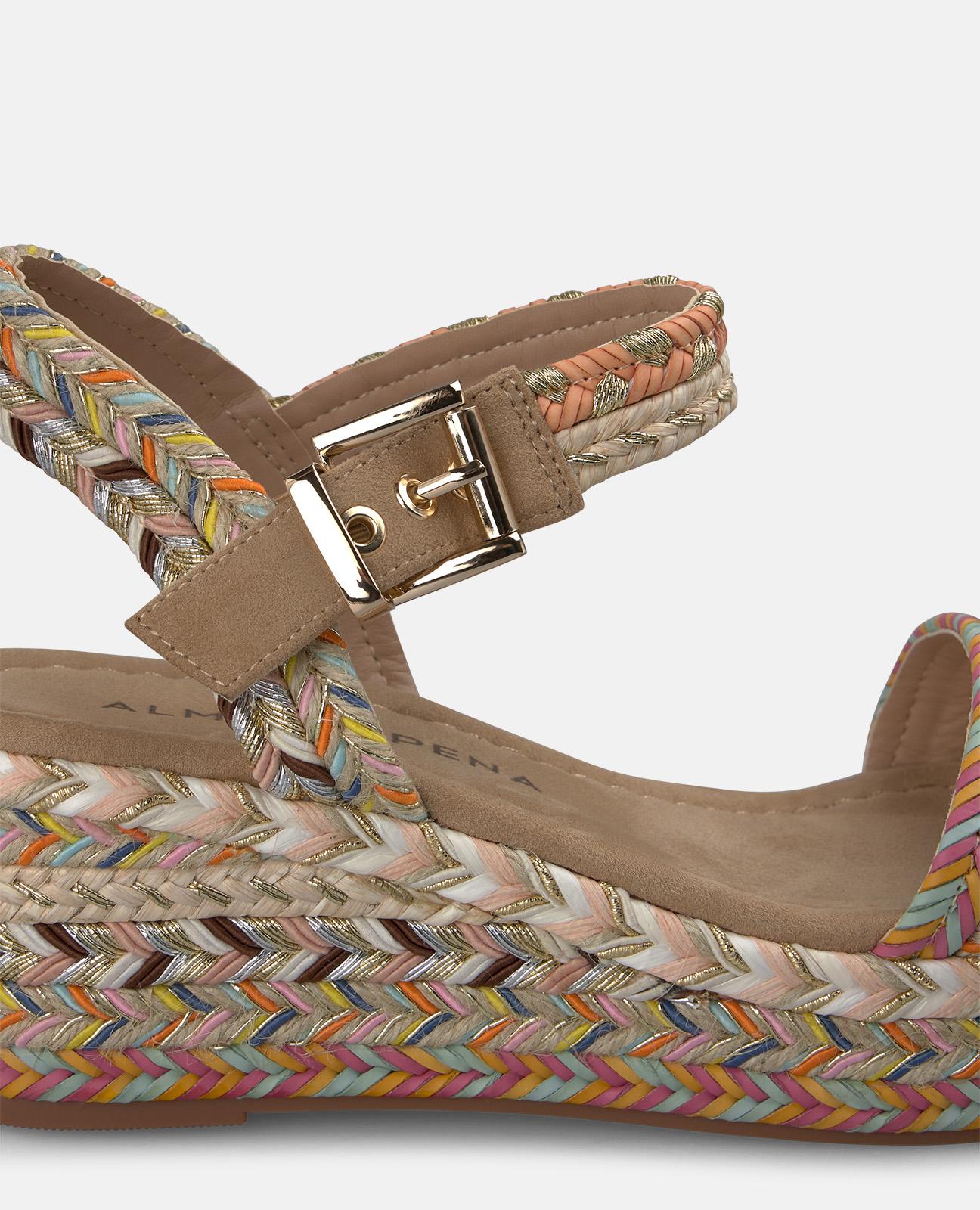 SANDALIA CUÑA TIRAS MULTICOLOR