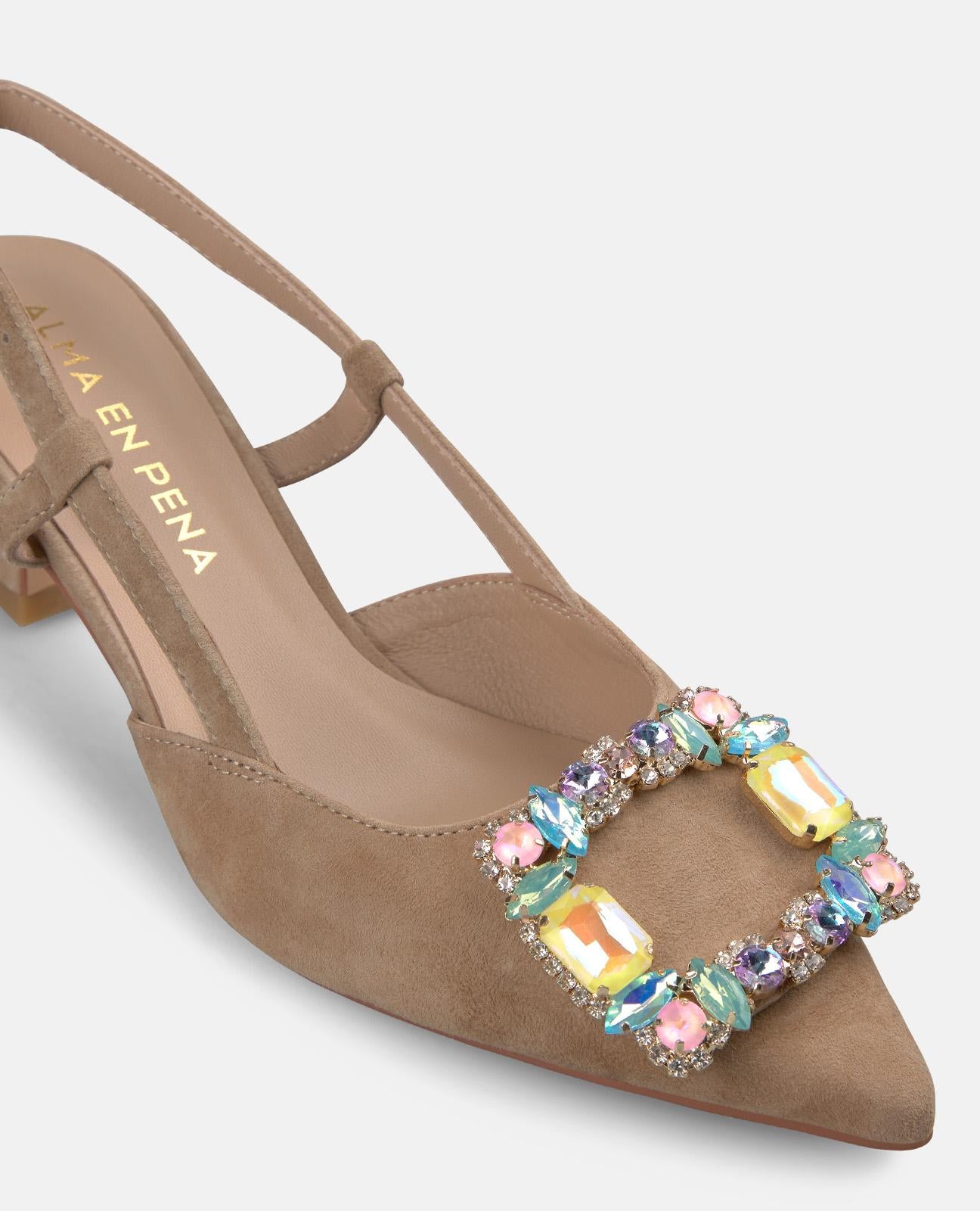 SALÃO COM DETALHE FRONTAL