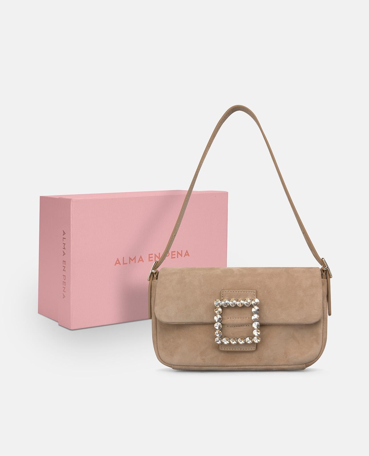 SAC À MAIN AVEC ORNEMENT CARRÉ