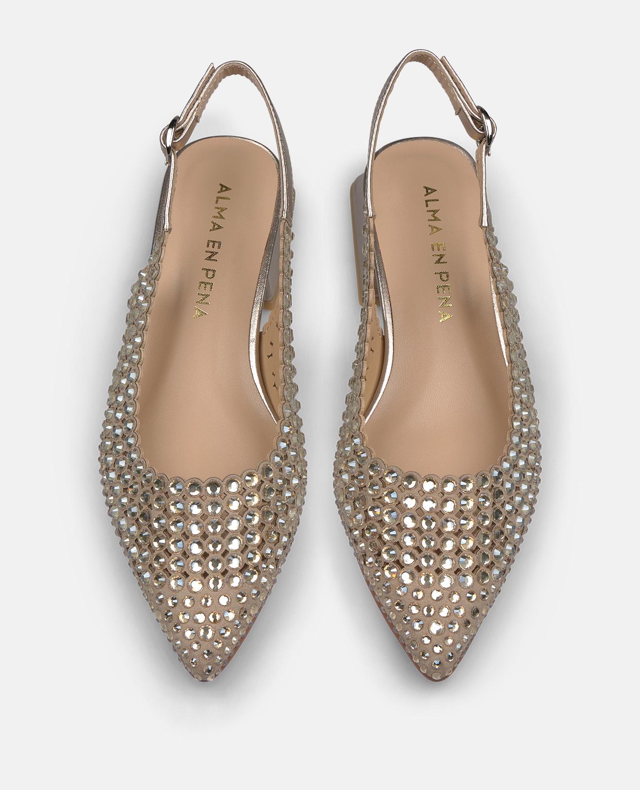 DÉTAILS DE LA CHAUSSURE PLATE