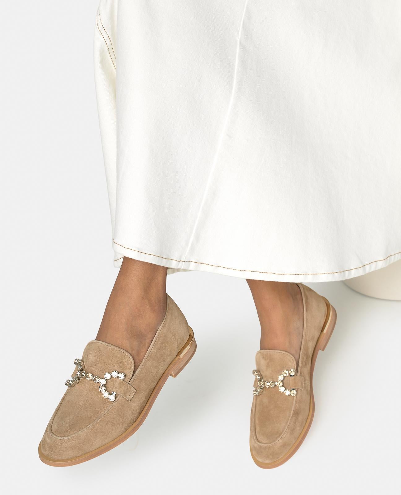 MOCASSINS COM CORRENTE NA PARTE DA FRENTE