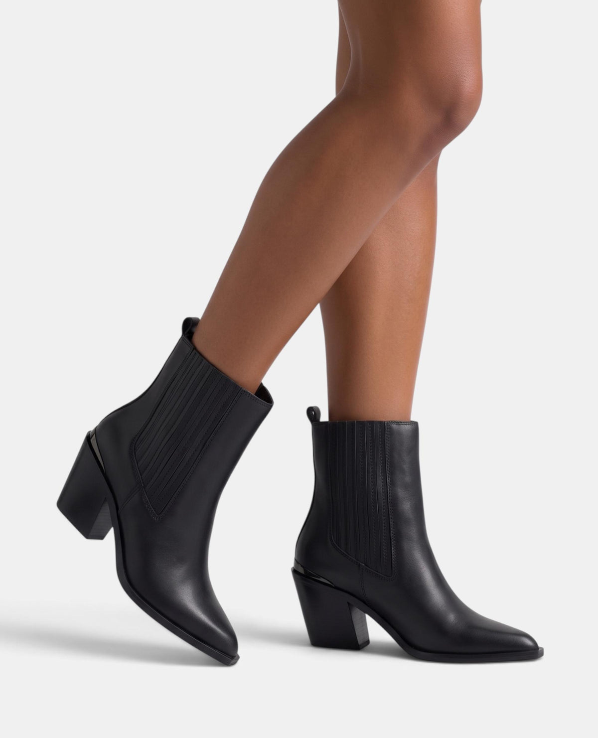 BOTA DE PELE COM COSTURAS LATERAIS