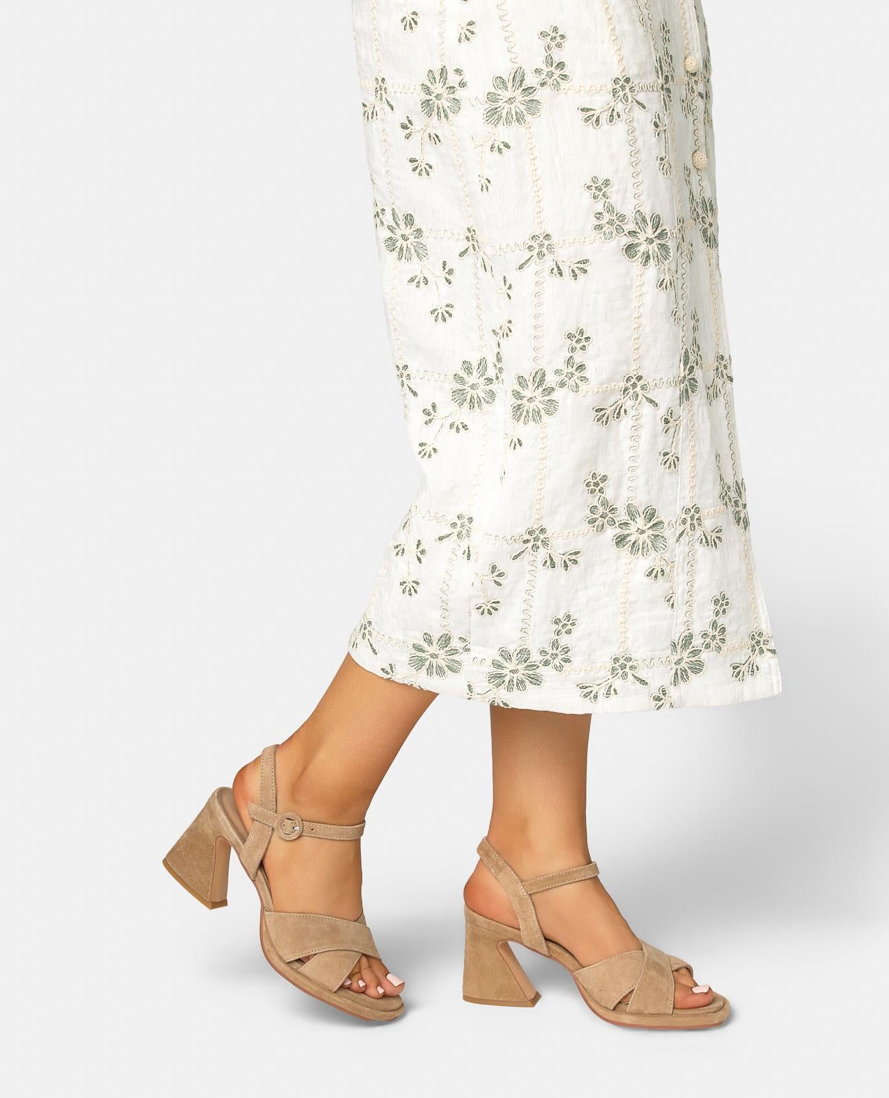 SANDALIA TIRAS DELANTERAS