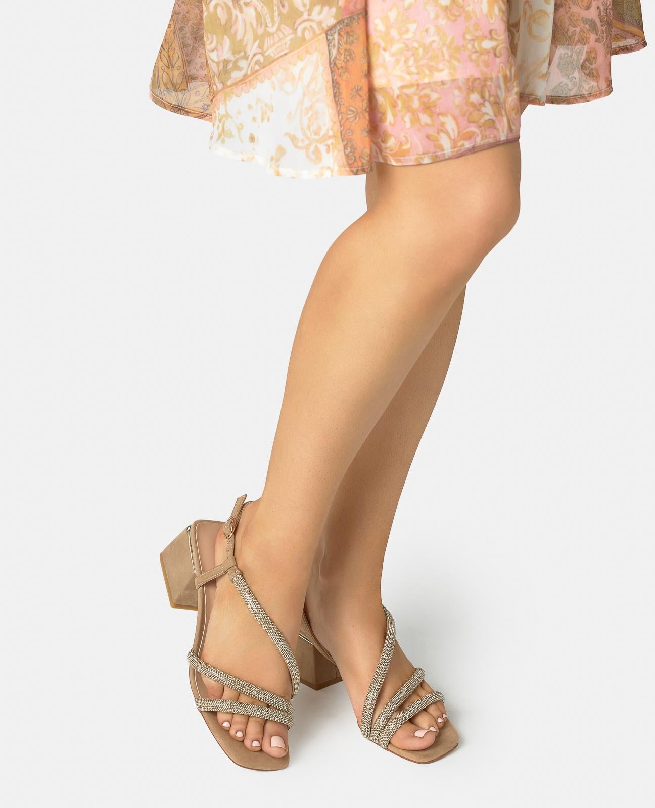 SANDÁLIA DE ALTURA MÉDIA TUBULAR