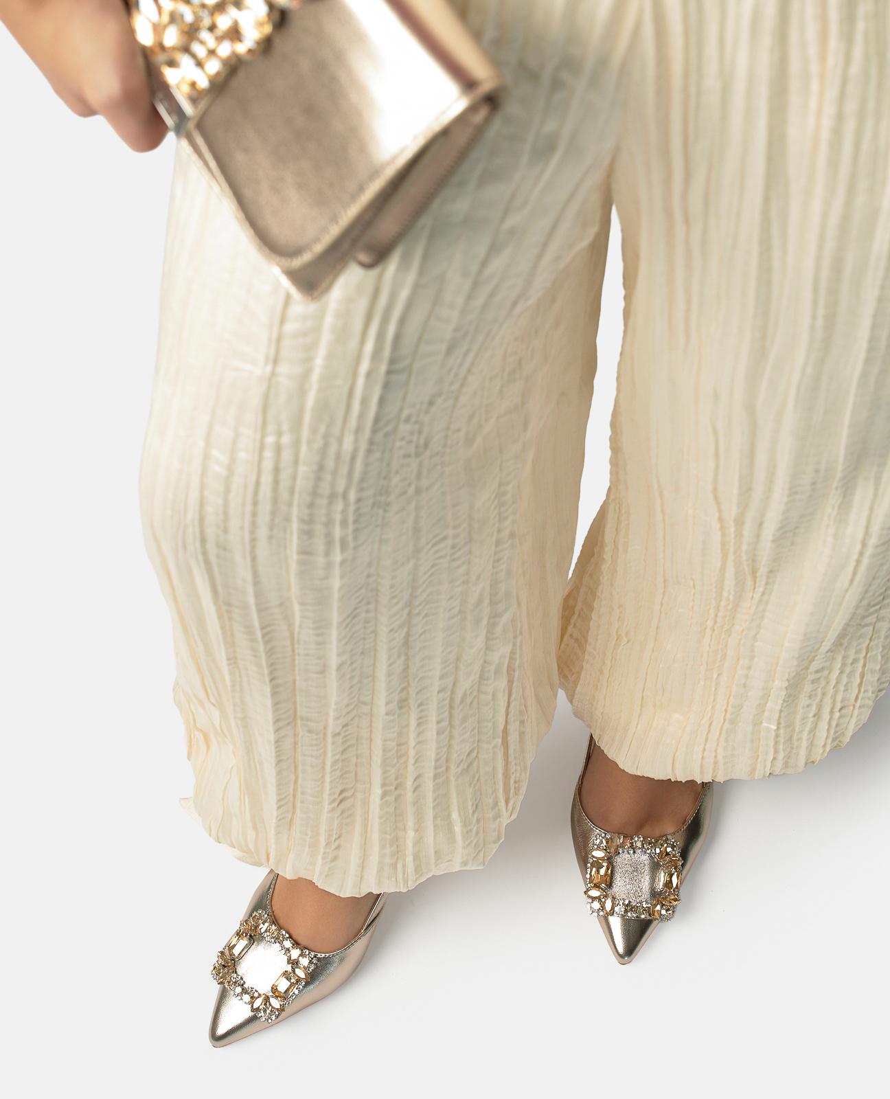 SALON DESTALONADO CON DETALLE FRONTAL