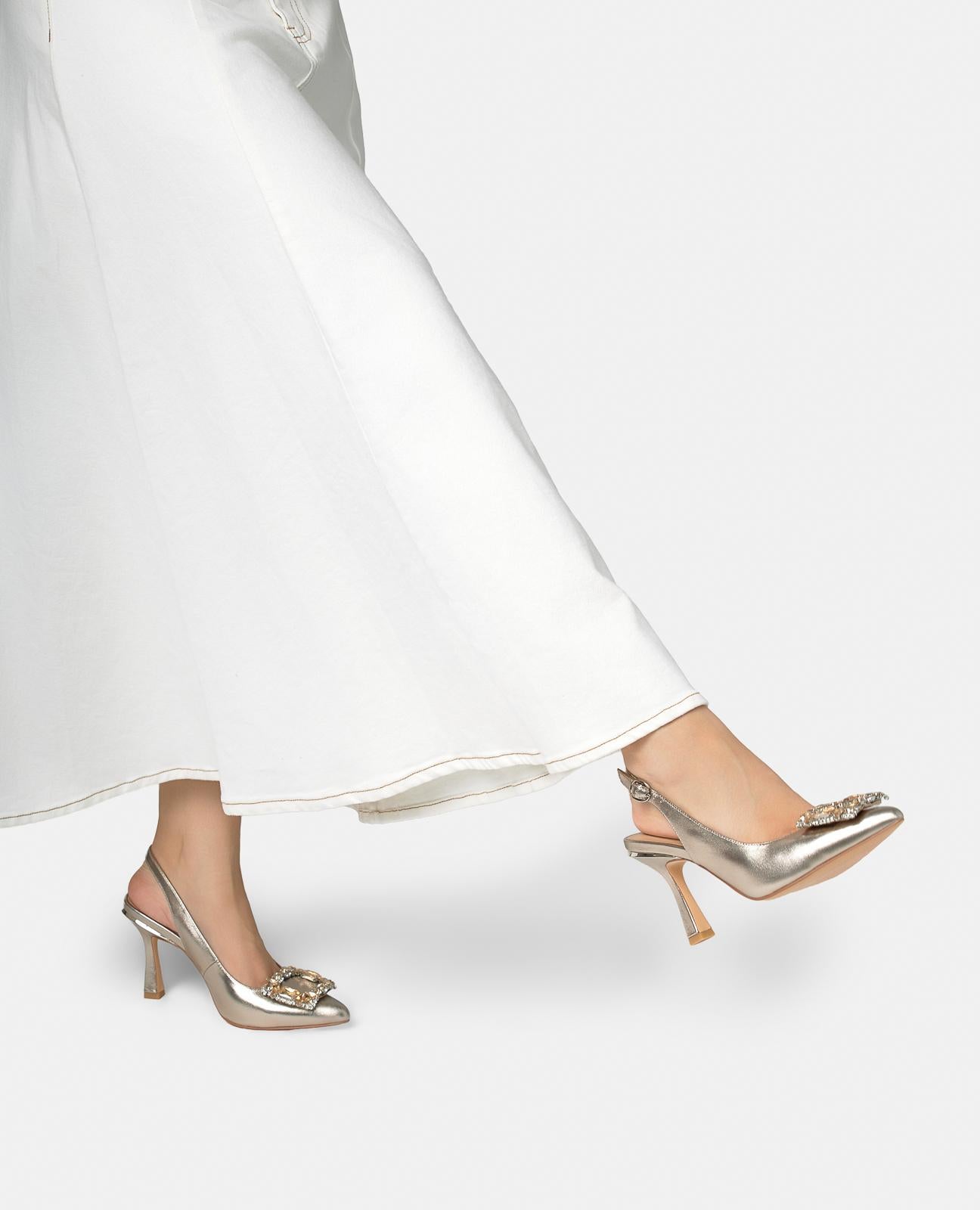 SALON MIT SCHNALLENVERSCHLUSS UND MEHRFARBIGEN STRASSSTEINEN