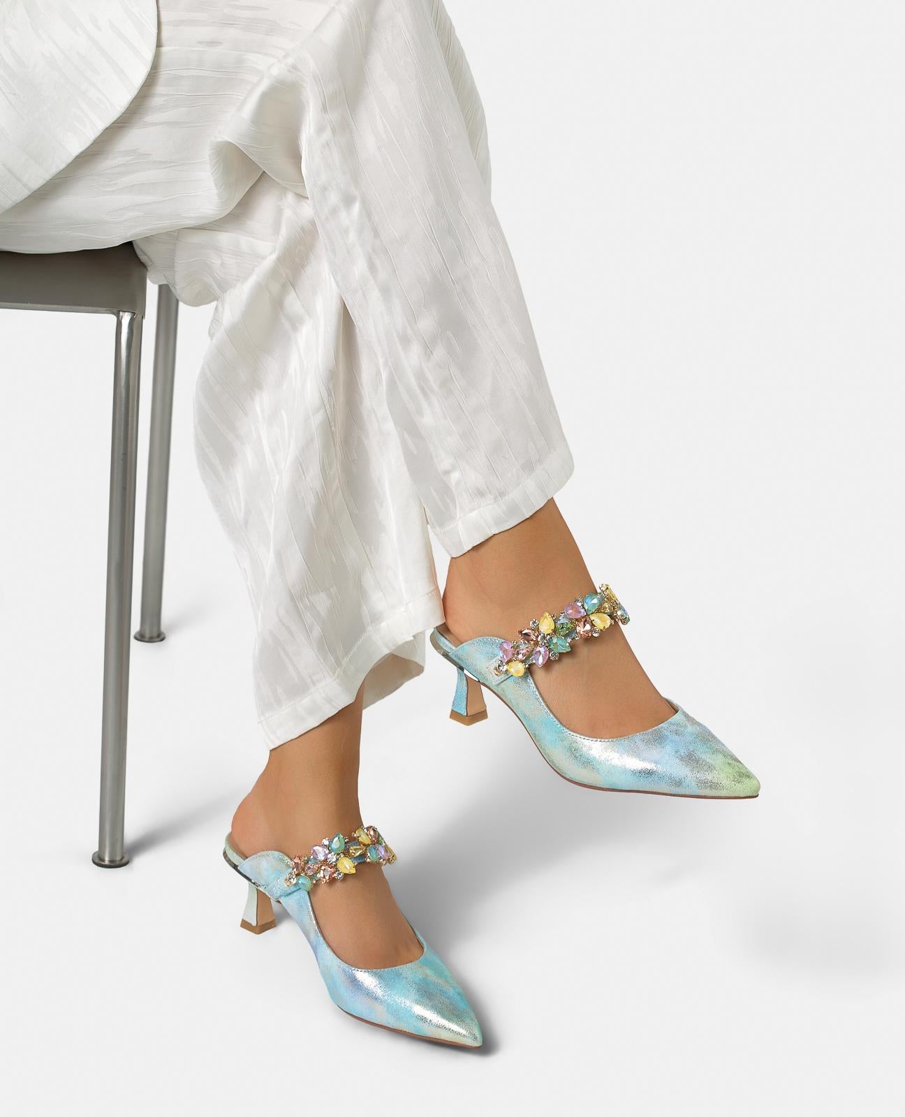 SALON MIT PEDRIA-STREIFEN