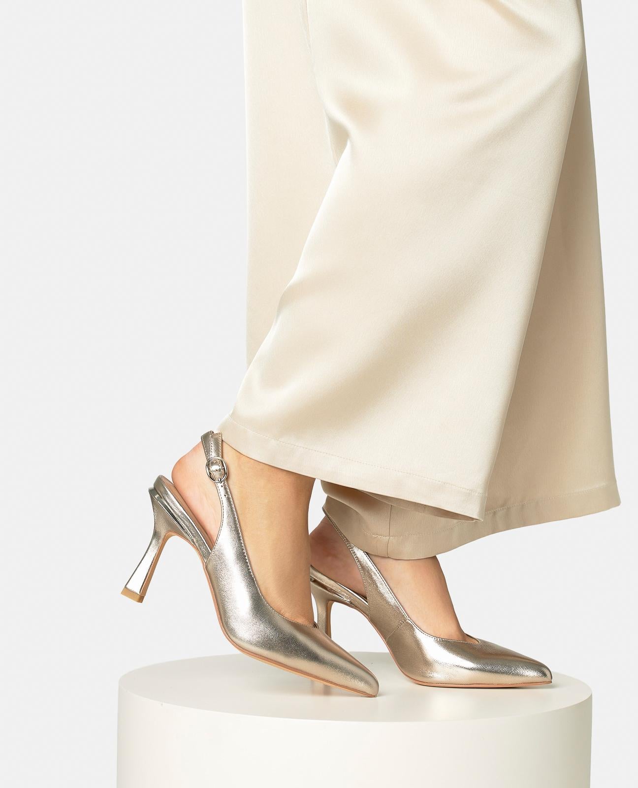 SONDERAUSSTELLUNG FÜR ABGESCHÄRFTES LEDER