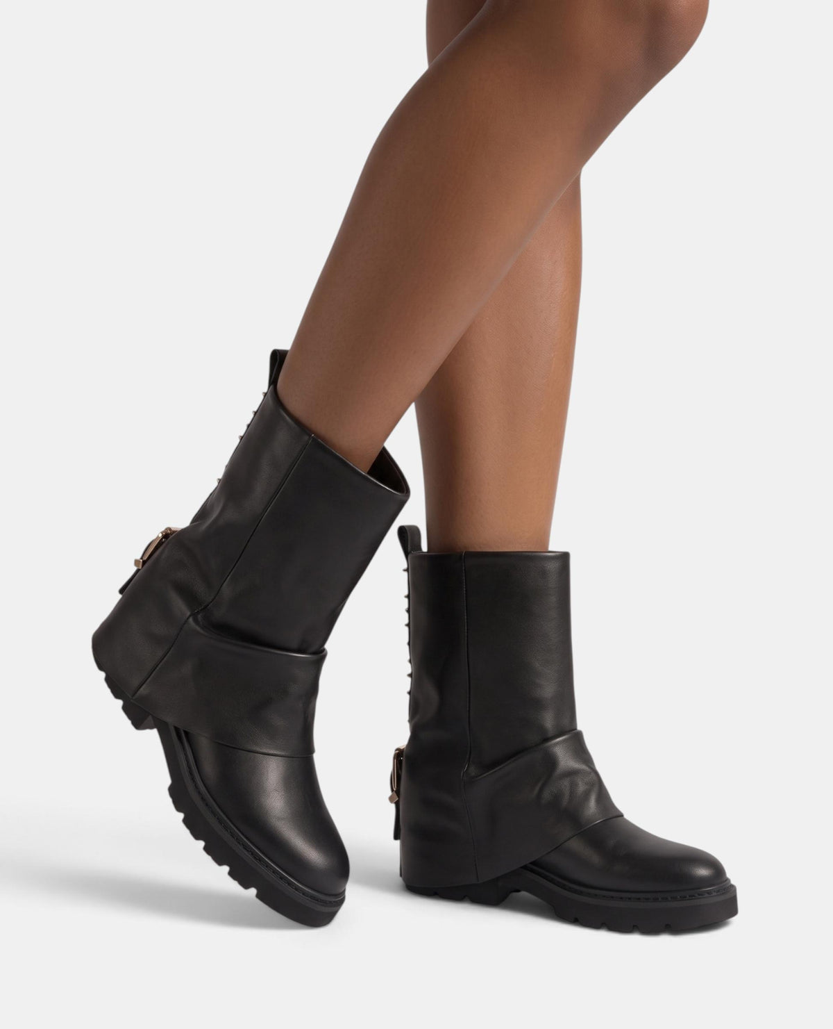 BOTA MILITAR DE COURO NAPA COM FIVELA