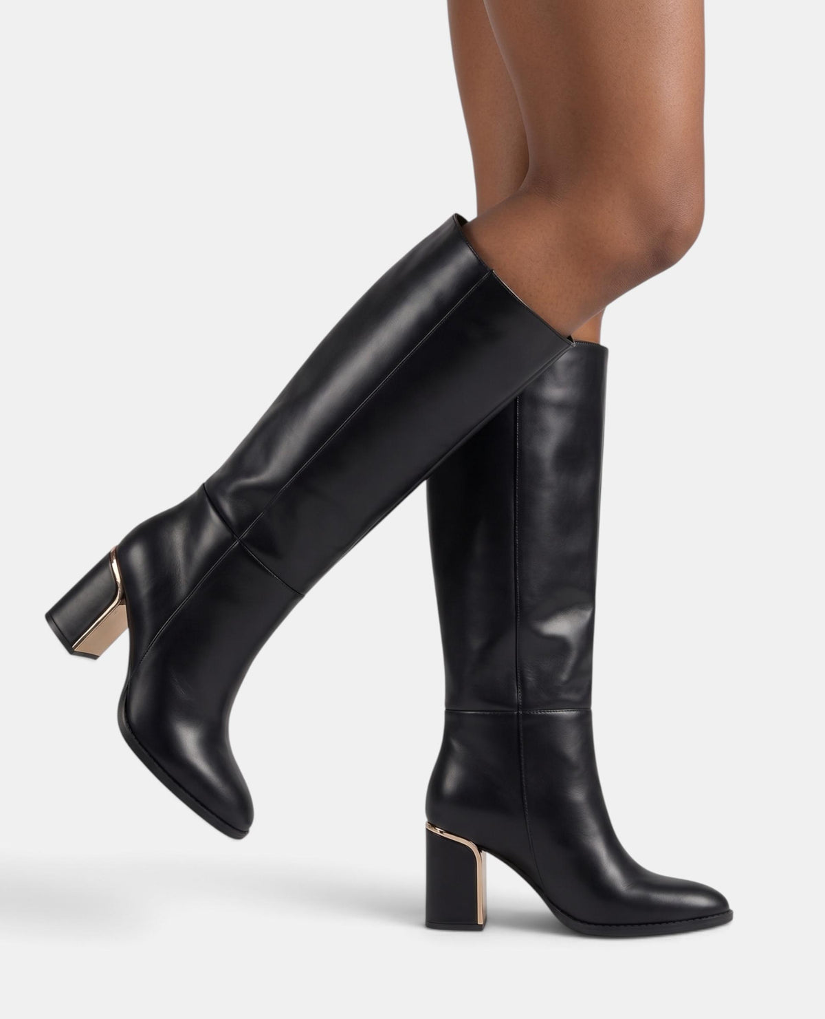 BOTA DE PIEL CON TACÓN