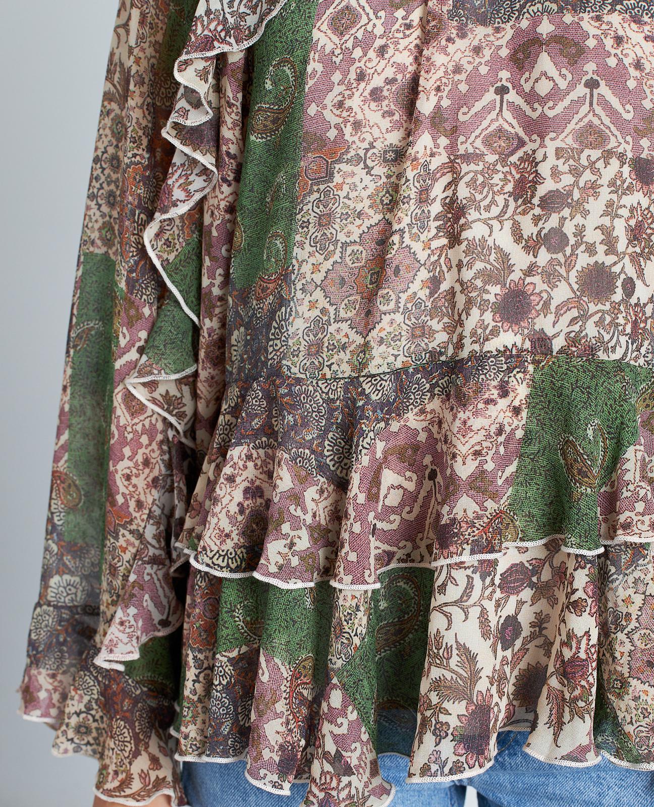 BLUSA ESTAMPADA VOLANTES