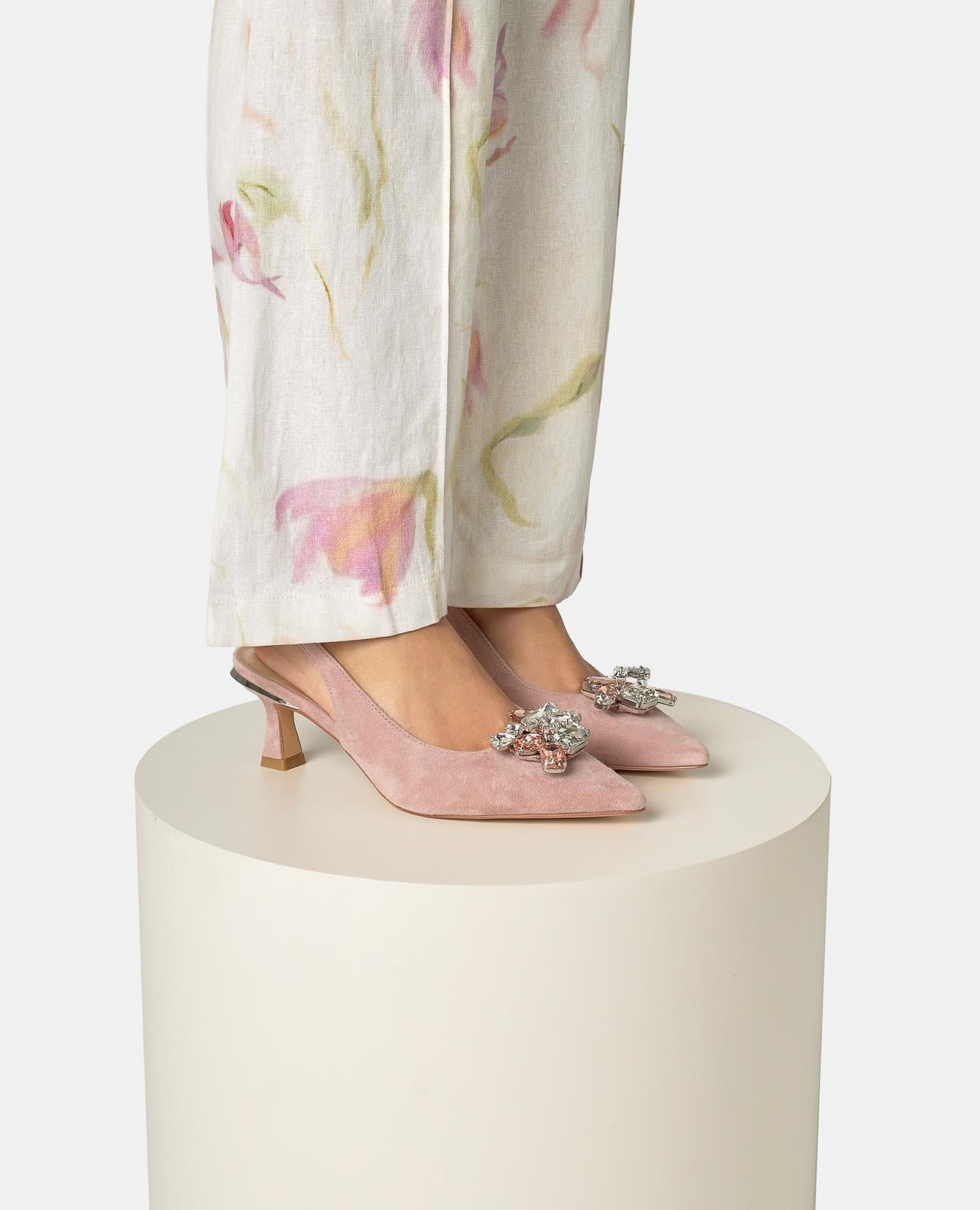 SALON DESTALONADO CON PEDRERIA ESPECIAL