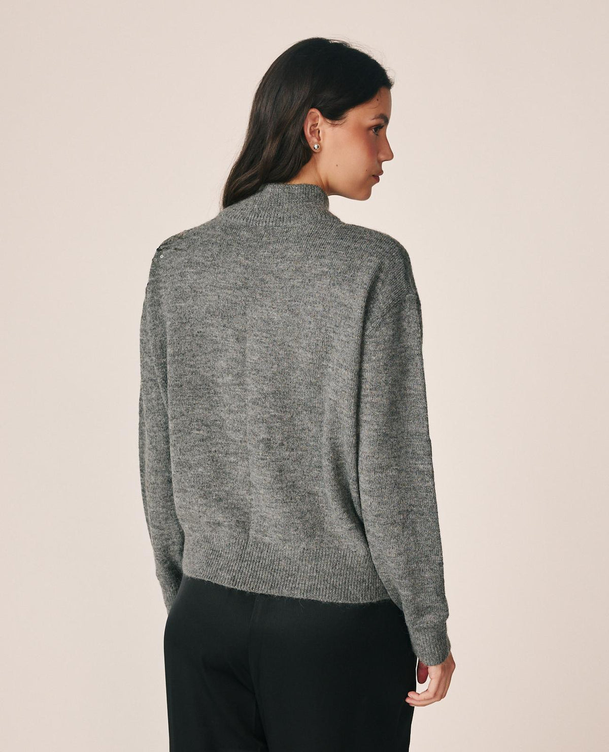 JERSEY CUELLO ALTO BORDADO LENTEJUELAS