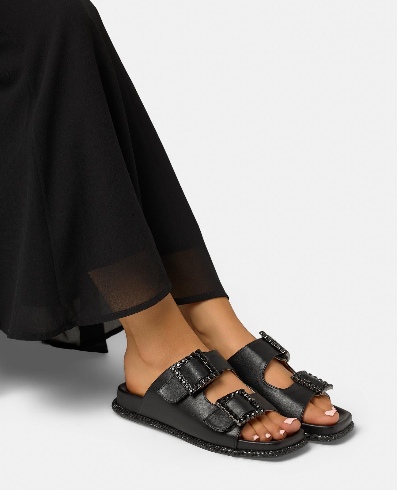 SANDALIA DE PLATAFORMA CON HEBILLAS