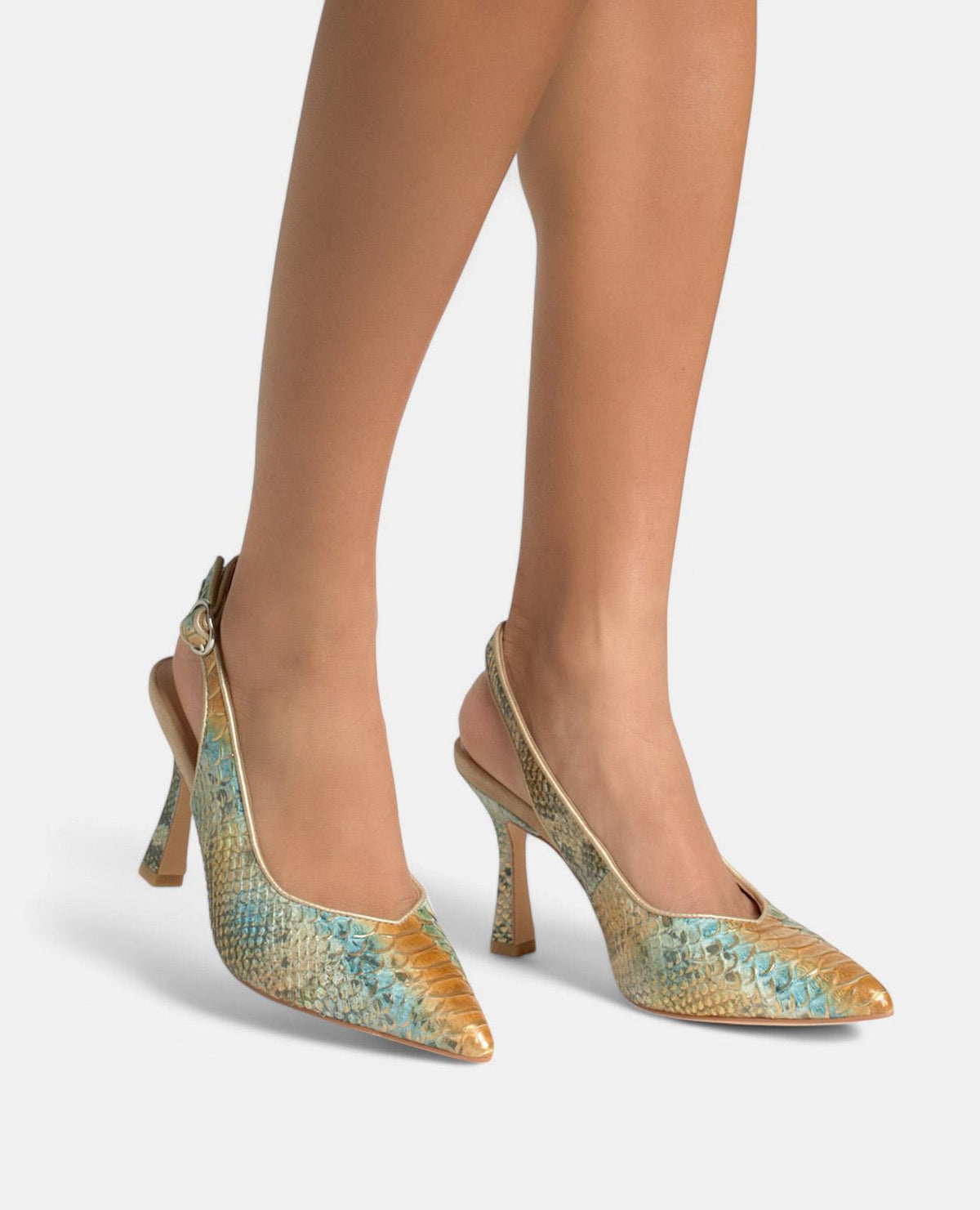 ZAPATO TACÓN AGUJA DESTALONADO