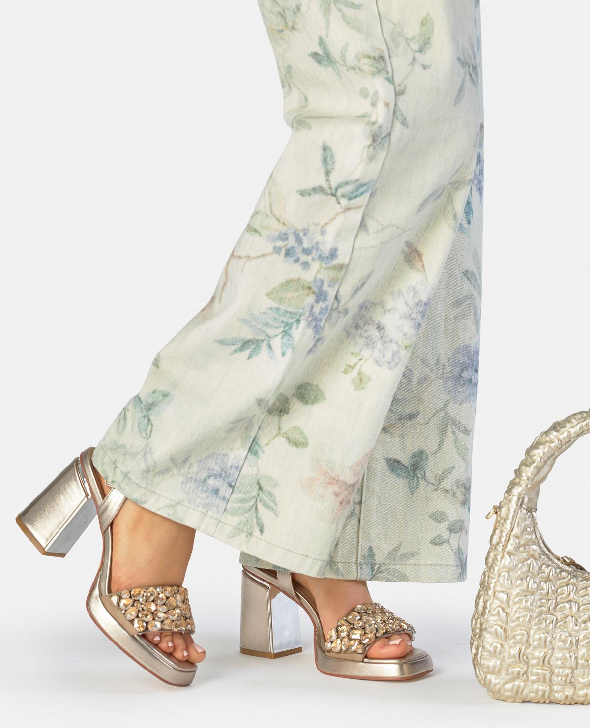 SANDALIA CON STRASS SUL DAVANTI