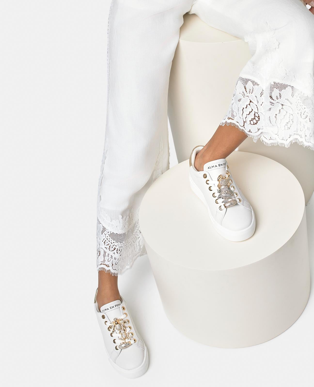 DEPORTIVA DETALLE CORDONES