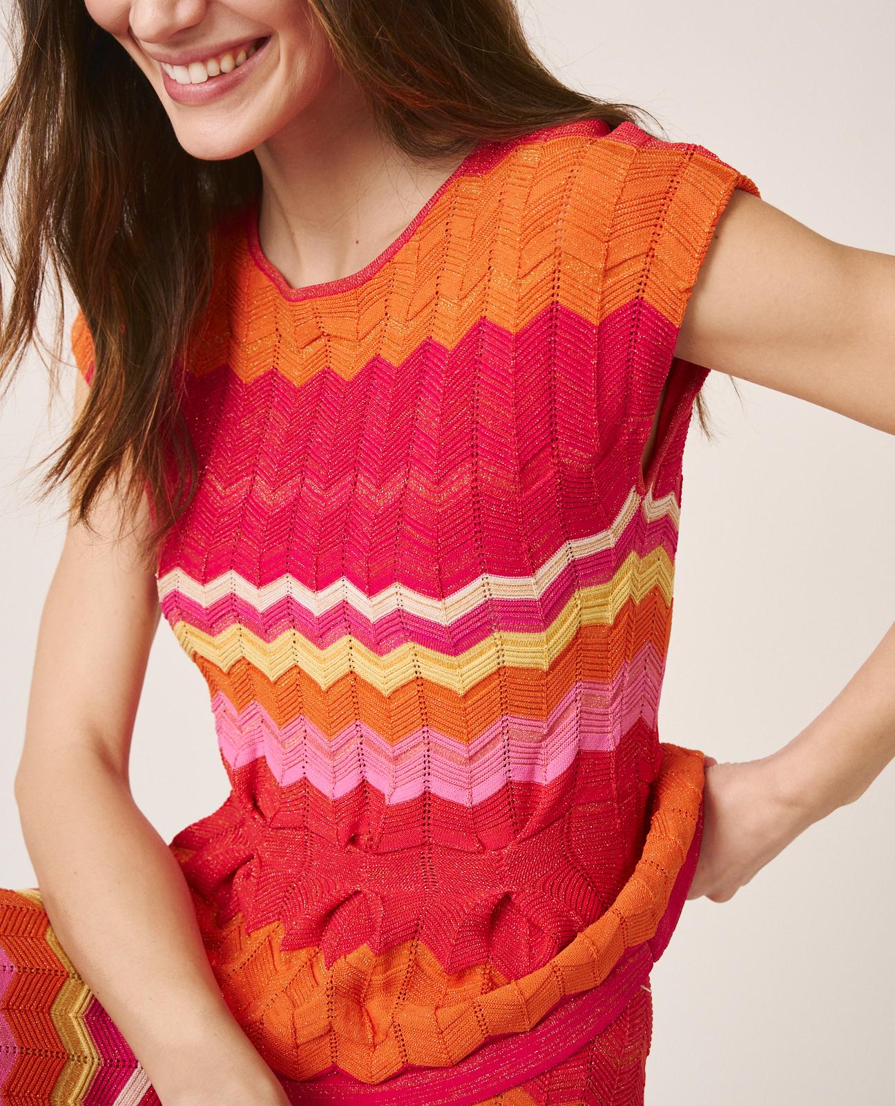 TOP GEOMETRIC MOTIF STITCH