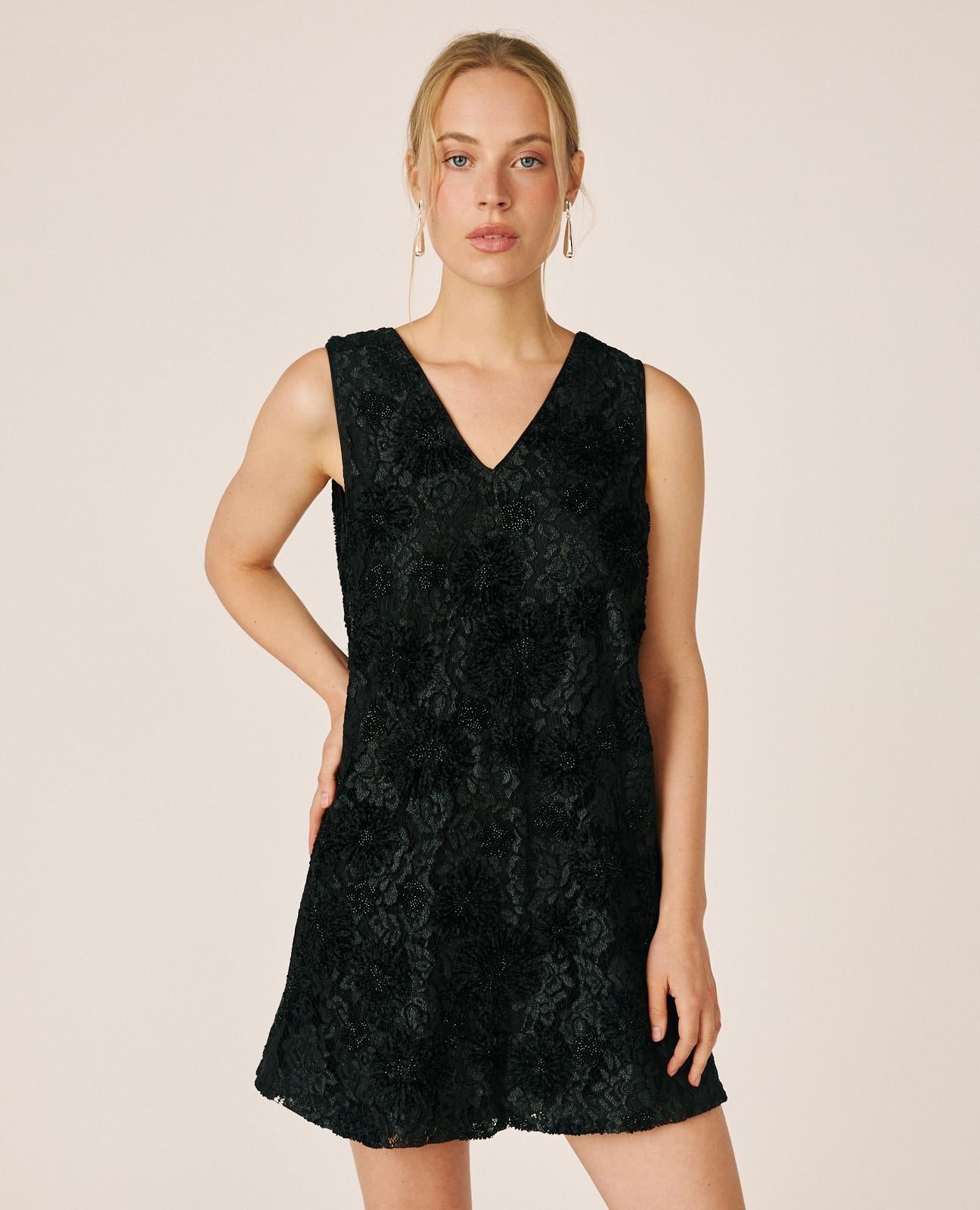 VESTIDO MINI CON ENCAJES Y BORDADOS