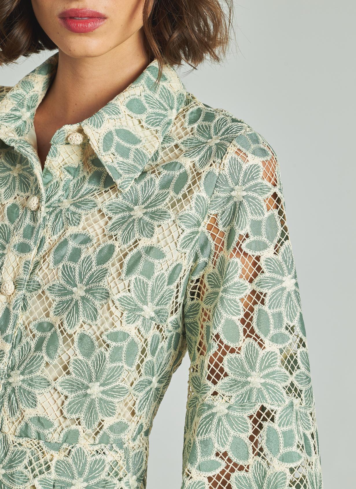 VESTIDO DE FLORES COM BORDADOS