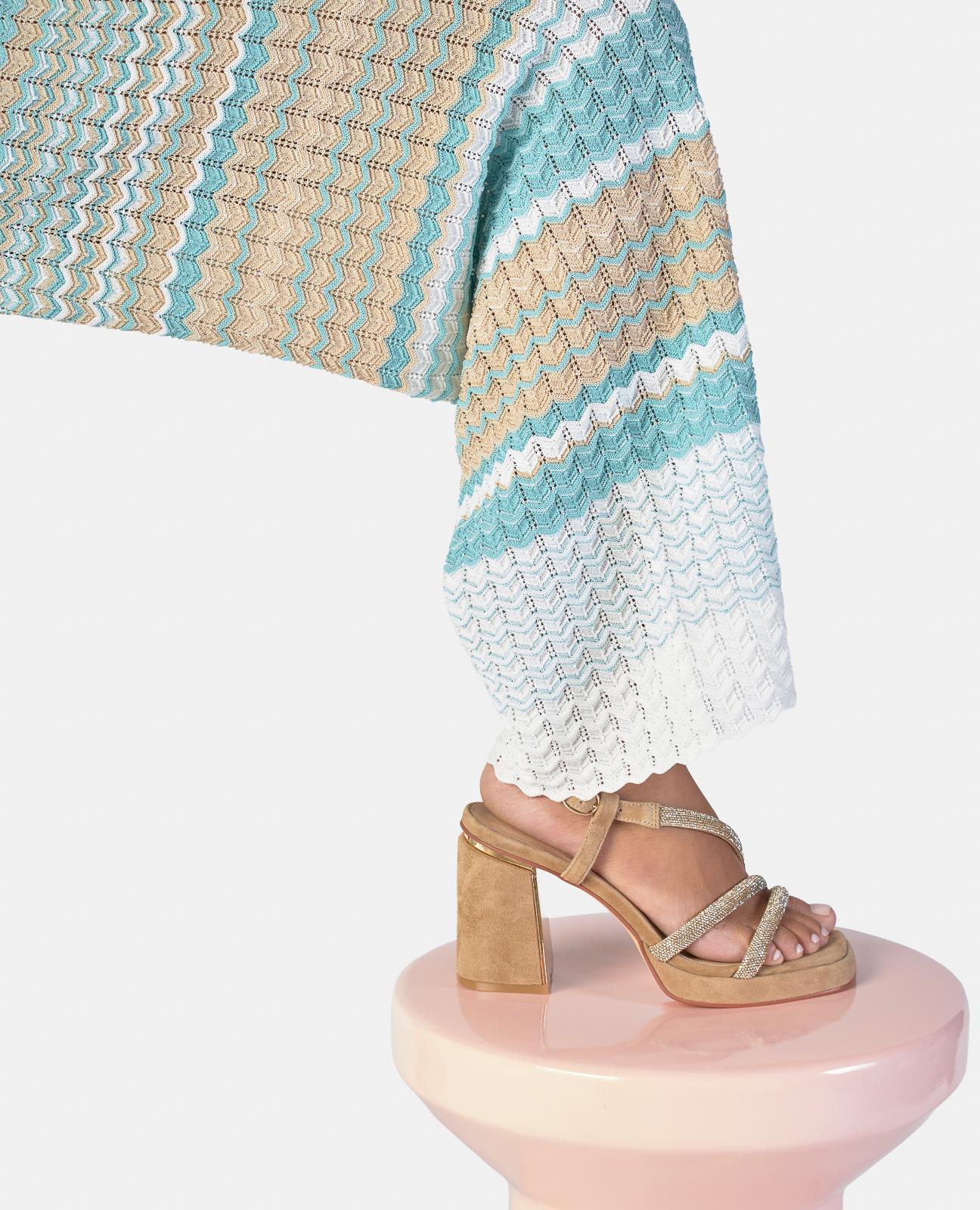 SANDALIA TIRAS METALIZADAS