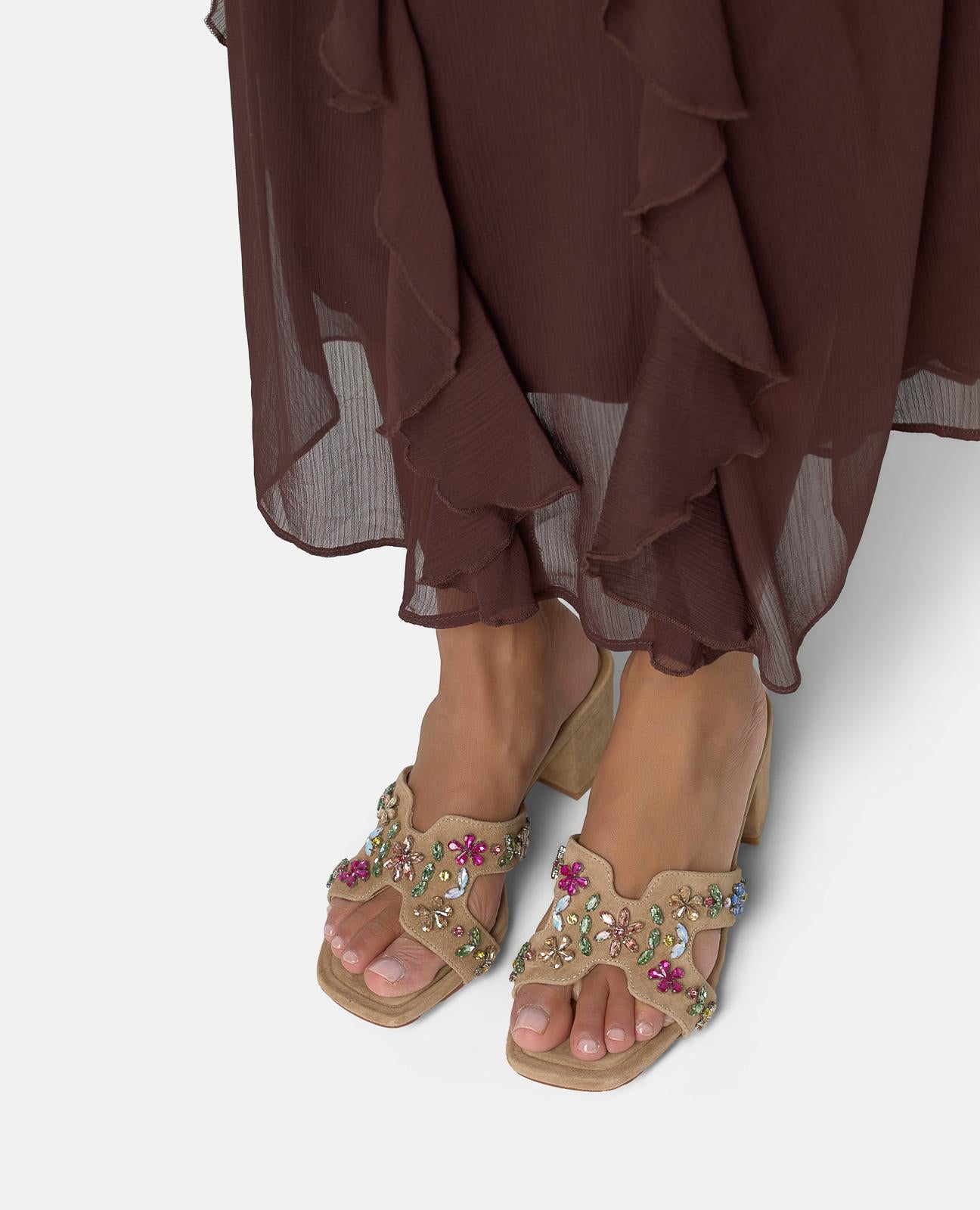 SANDÁLIA TIRA CRUZADA COM PEDRAS MULTICOLORES