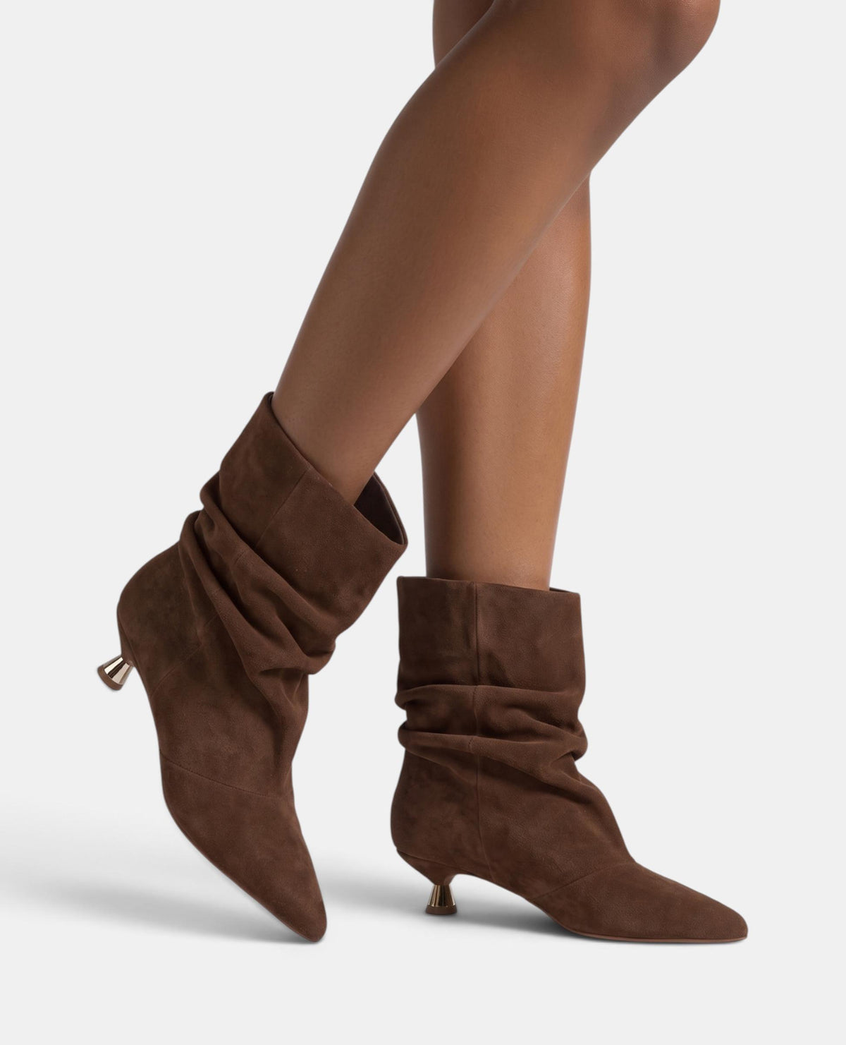 BOTA DE CAMURÇA COM SALTO ALTO