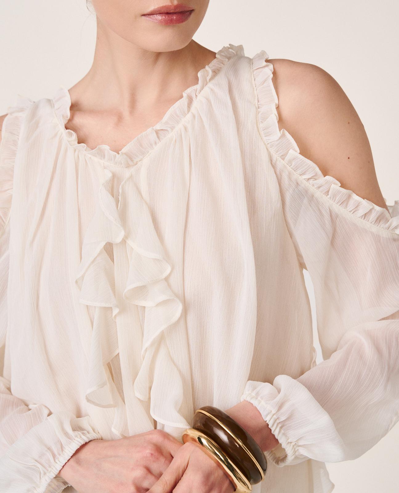 BLUSA COM OMBROS DESCOBERTOS