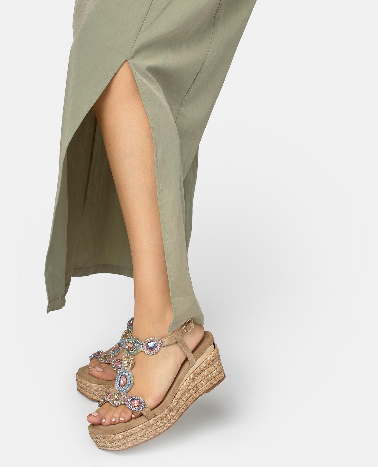 SANDALIA CON PEDRERIA CIRCULAR