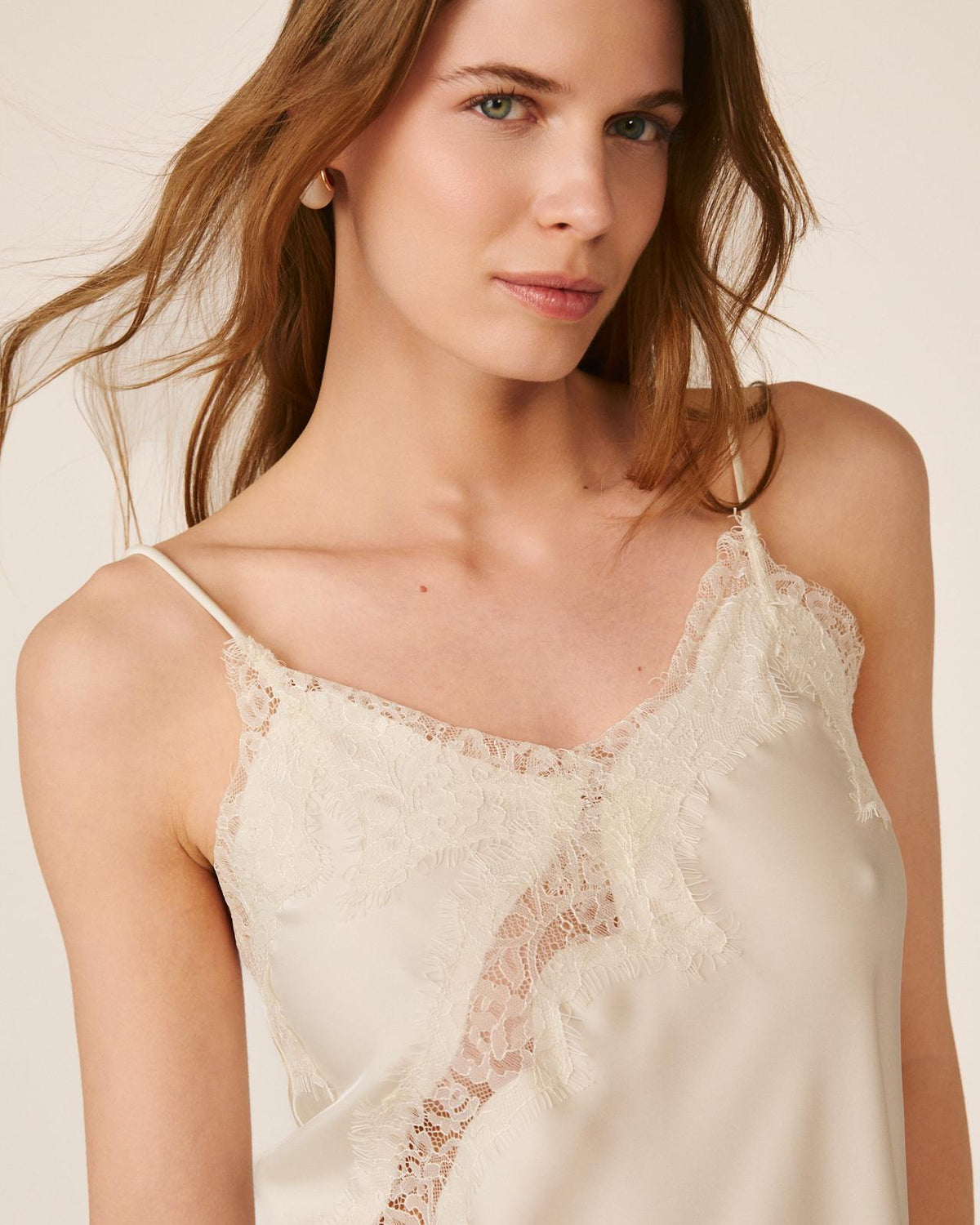 VESTIDO LENCERO