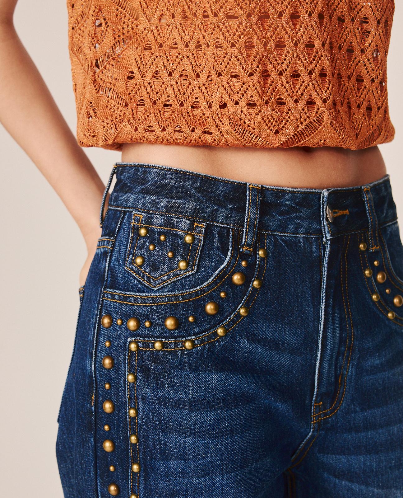 PANTALÓN VAQUERO TACHAS METÁLICAS