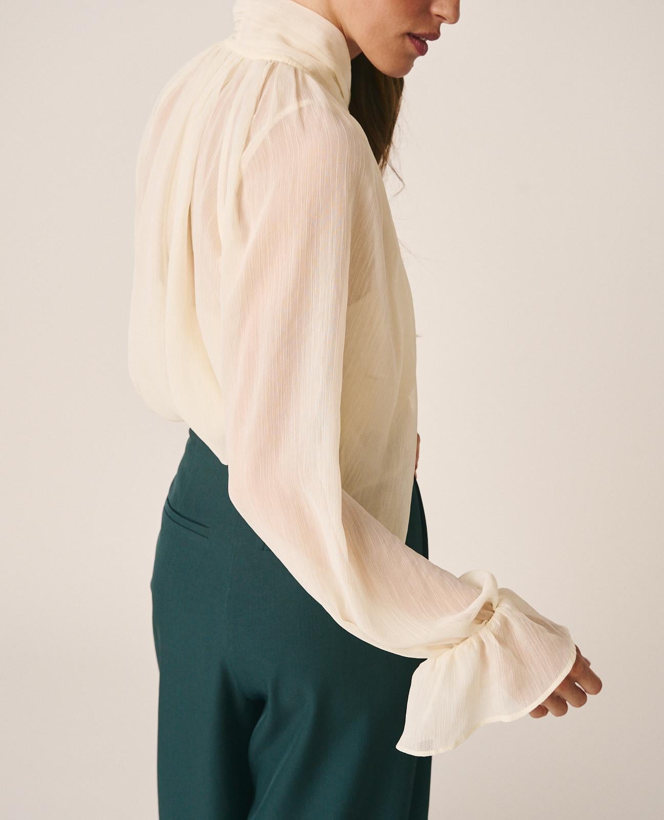 BLUSA GASA CON LAZADA EN CUELLO
