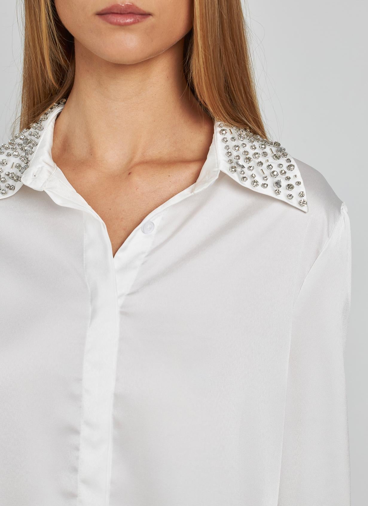 CAMISA EFECTO SATINADO PEDRERÍA