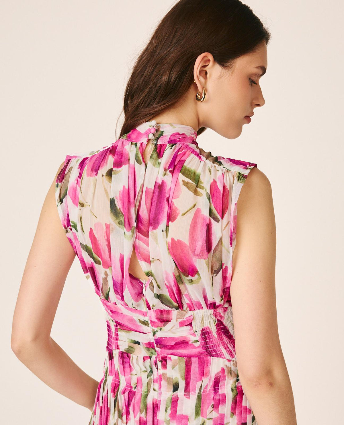 VESTIDO LONGO COM GOLA ALTA