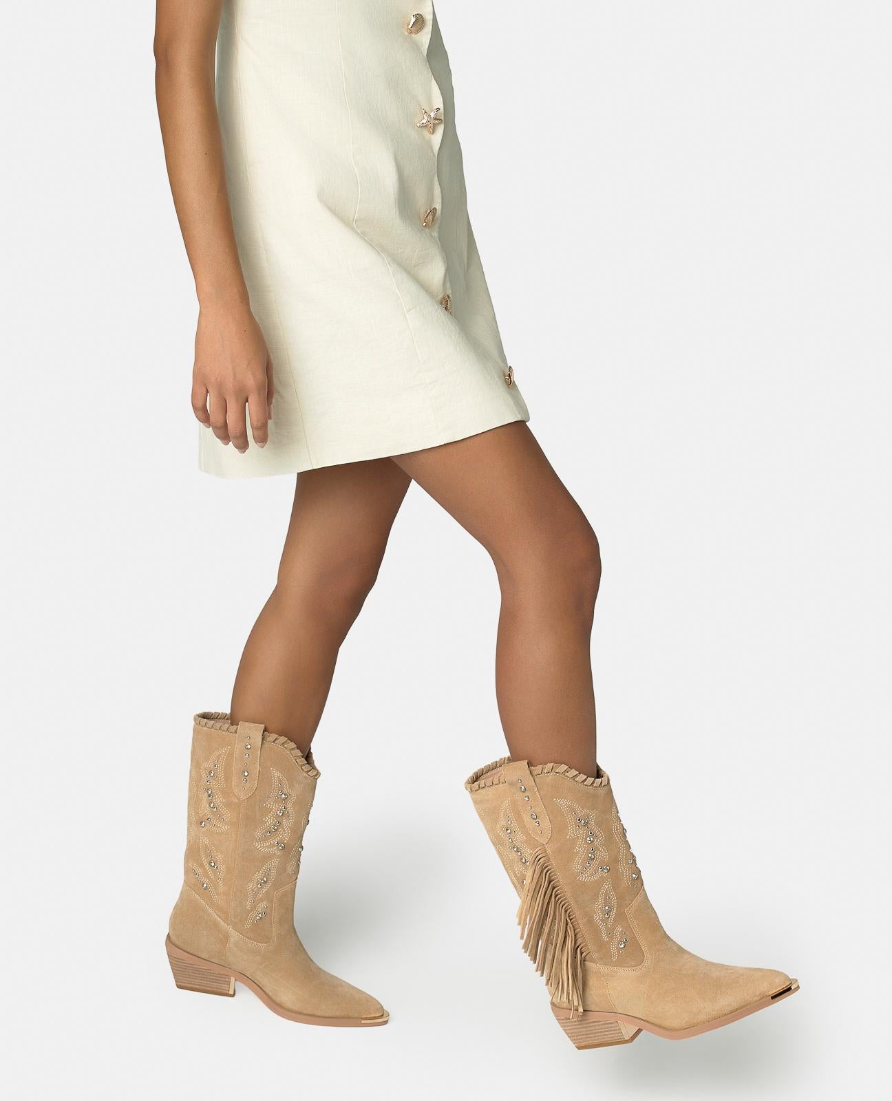 BOTA DE CAMURÇA COM FRANJAS