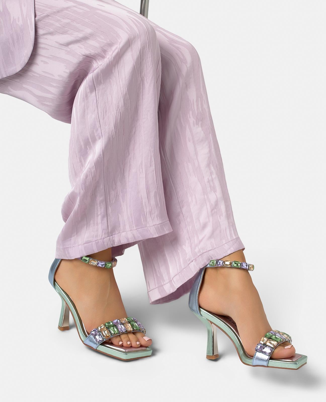 SANDALIA DE TACON MULTICOLOR