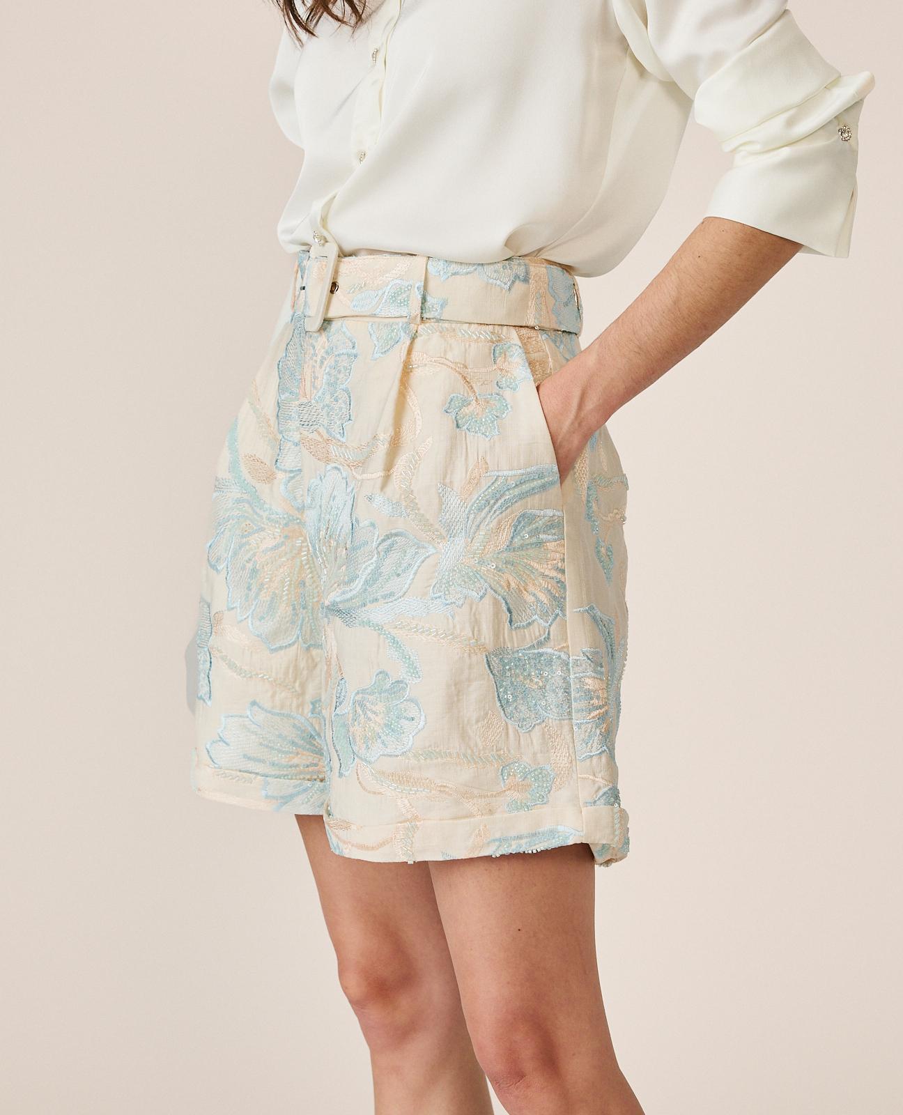 PANTALÓN CORTO BORDADO