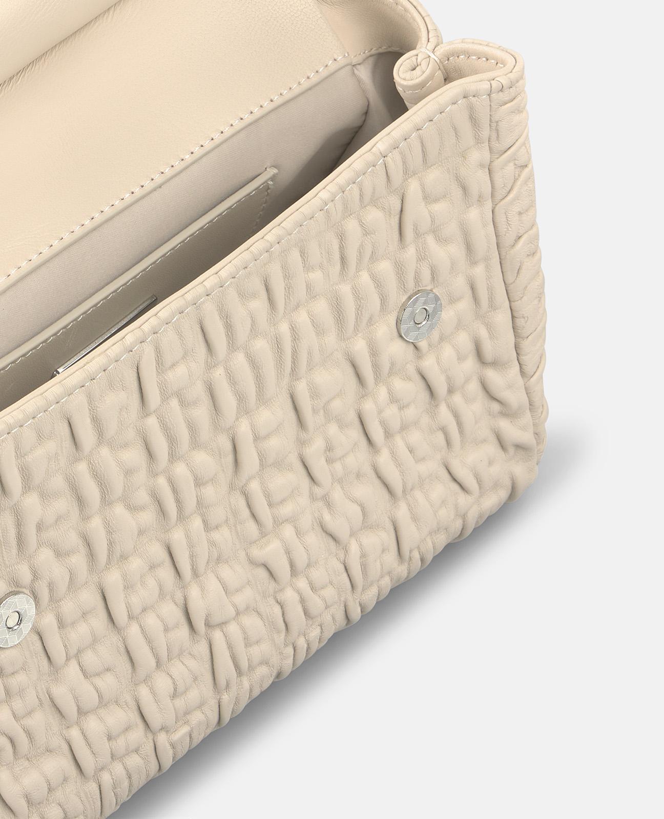 BOLSO EN RELIEVE