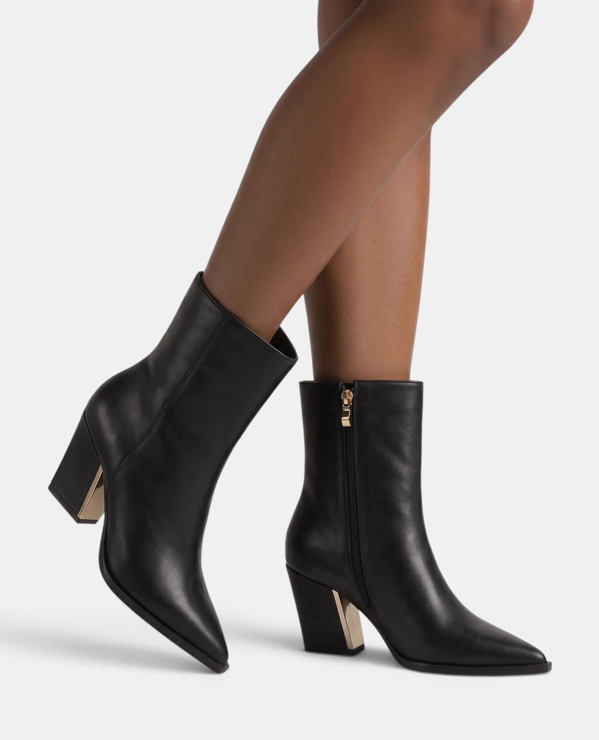 NAPA LEATHER ANKLE BOOTS WITH A ZIPPER CLOSURE