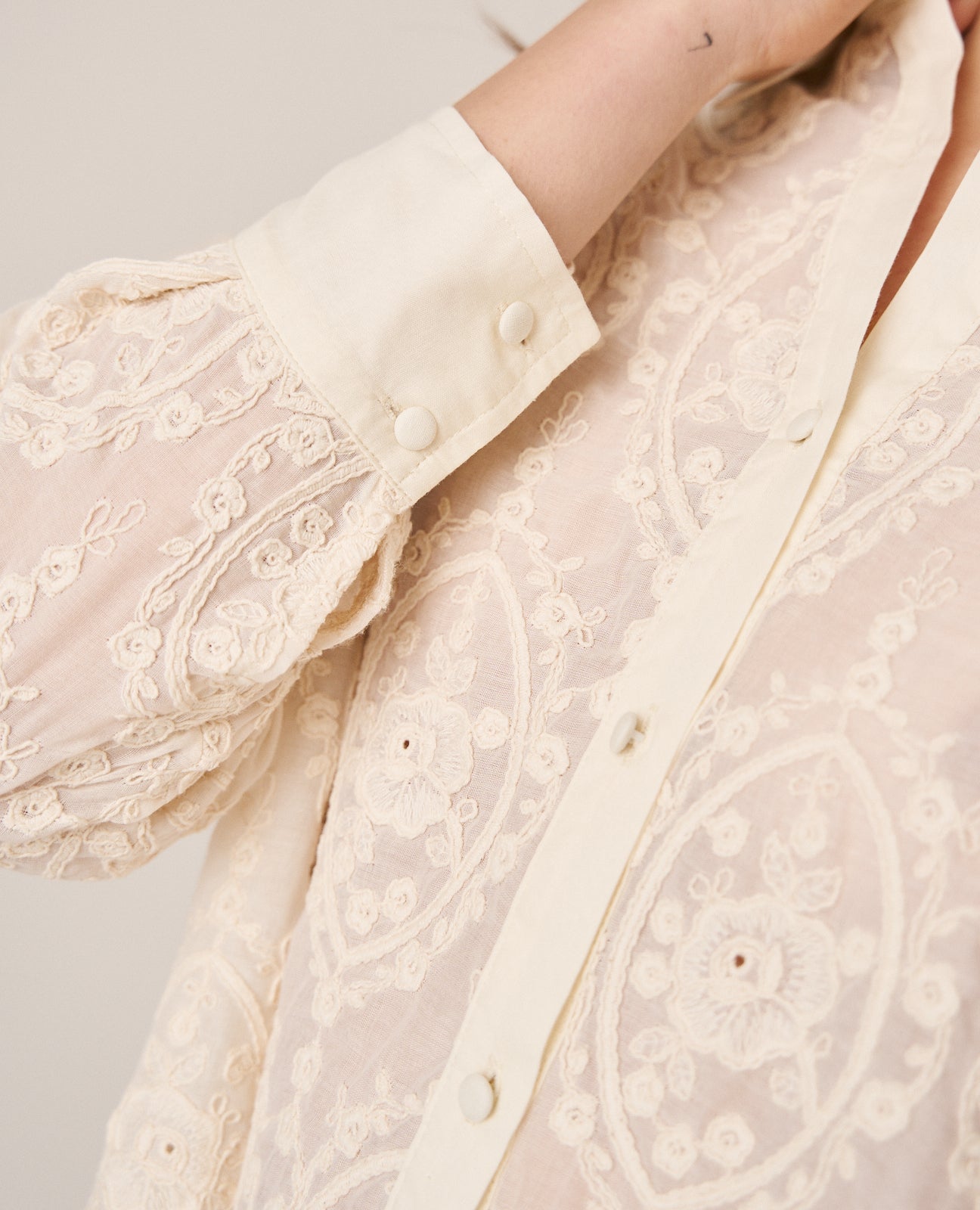 SHIRT EMBROIDERED DETAILS