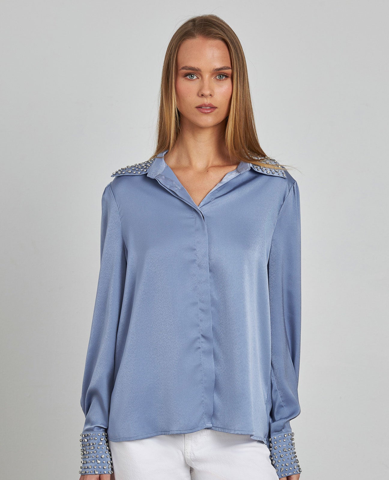 CAMISA EFECTO SATINADO PEDRERÍA