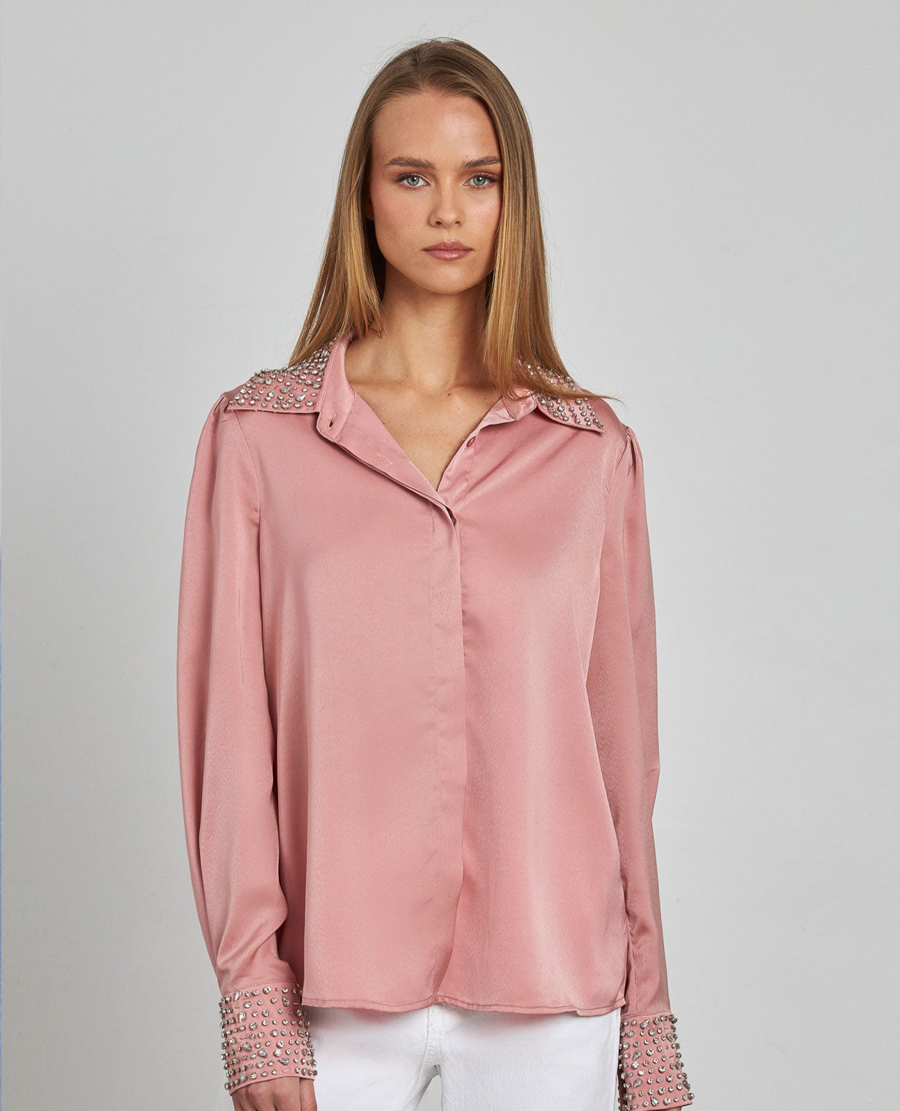 CAMISA EFECTO SATINADO PEDRERÍA