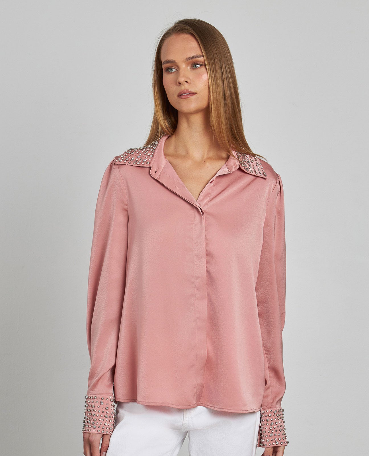 CAMISA EFECTO SATINADO PEDRERÍA