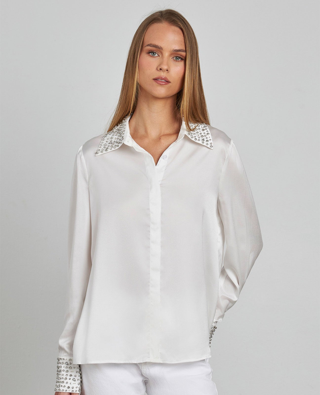 CAMISA EFECTO SATINADO PEDRERÍA
