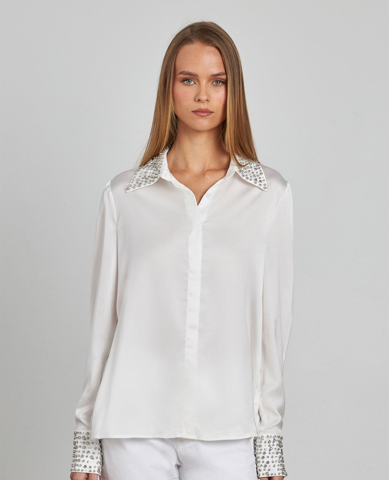 CAMISA EFECTO SATINADO PEDRERÍA